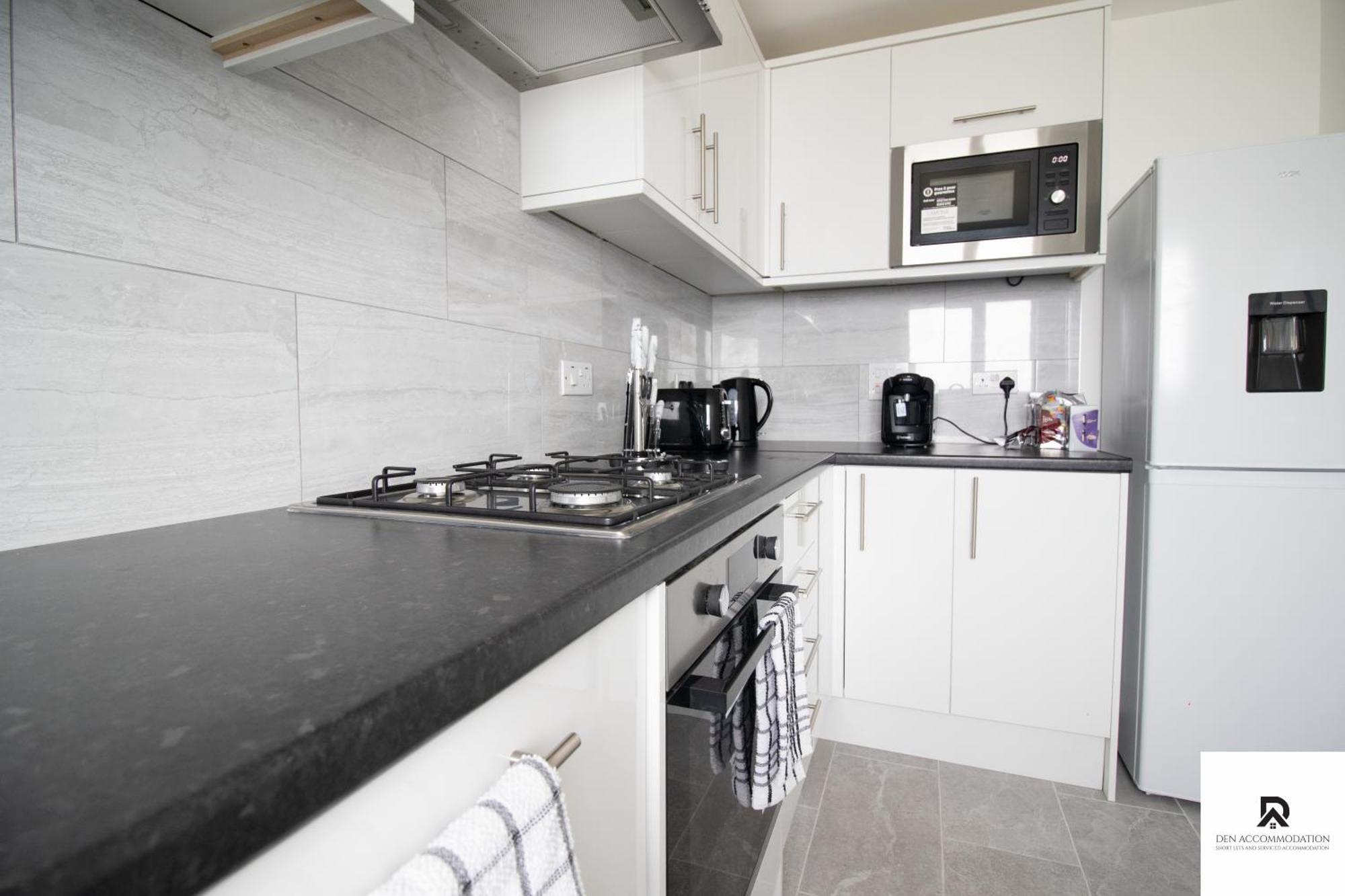 Newly Launched Two Bedroom House By Den Accommodation Short Lets & Serviced Accommodation With Garden Londres Exterior foto