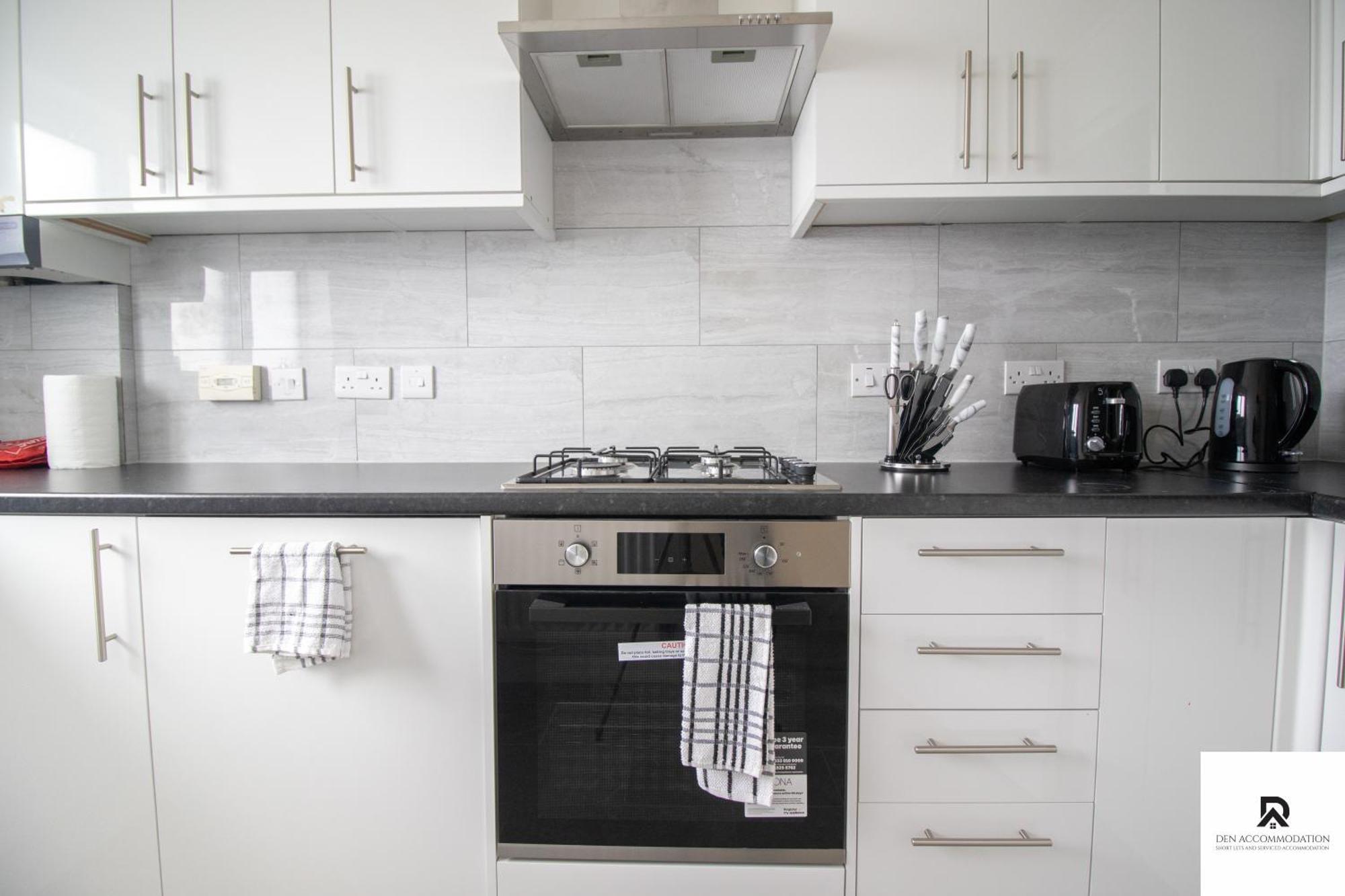 Newly Launched Two Bedroom House By Den Accommodation Short Lets & Serviced Accommodation With Garden Londres Exterior foto