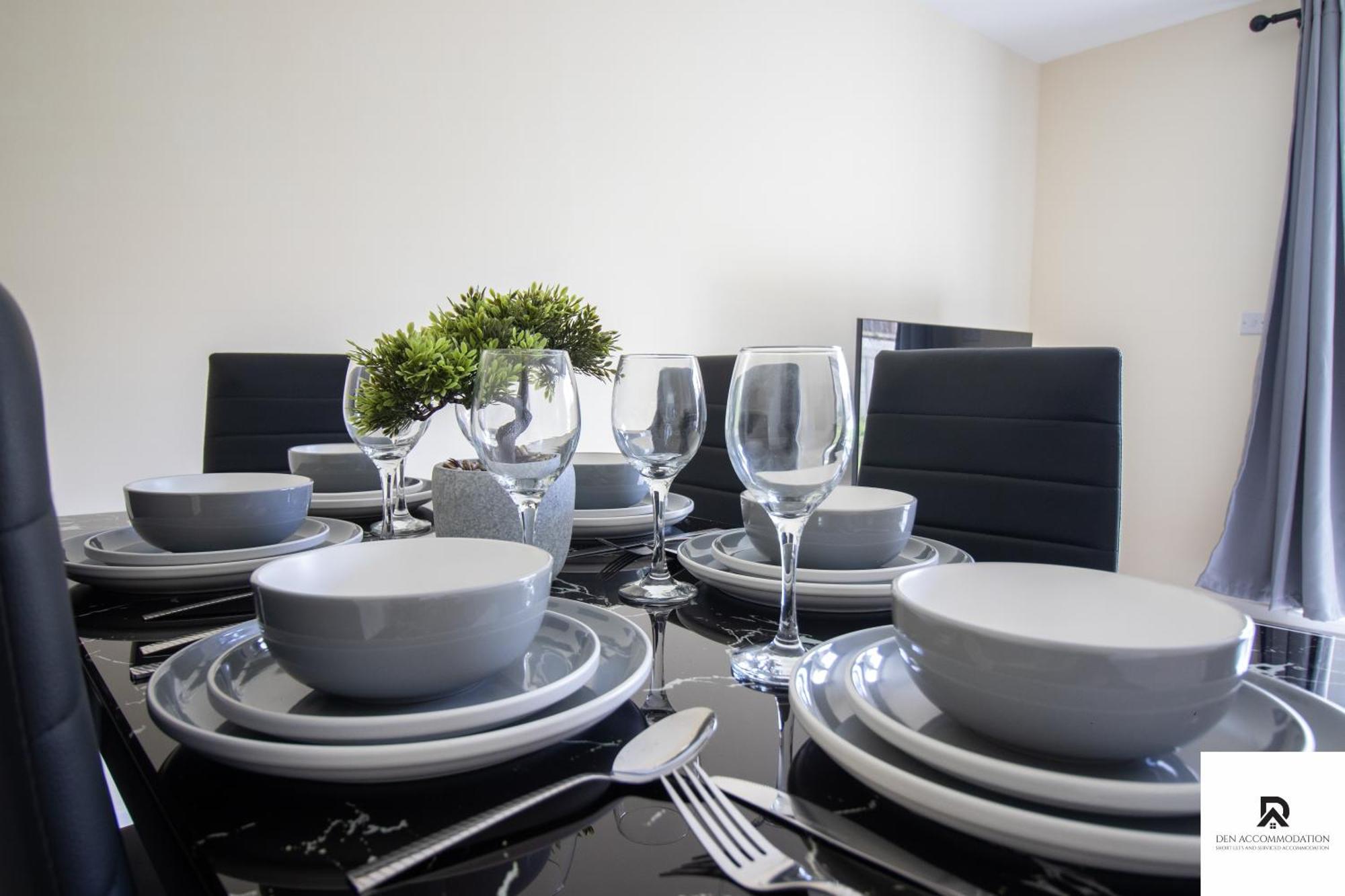 Newly Launched Two Bedroom House By Den Accommodation Short Lets & Serviced Accommodation With Garden Londres Exterior foto